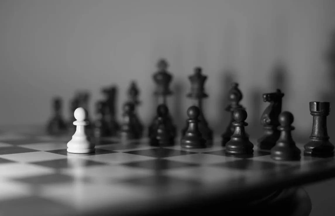 Chức danh không làm nên người lãnh đạo, hành động làm nên điều đó.